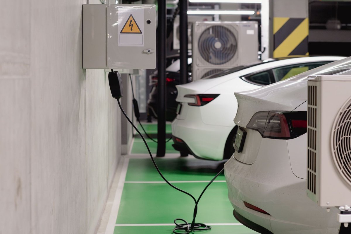 IEA: Skoro 30 % aut prodaných v 2026 budou elektrická