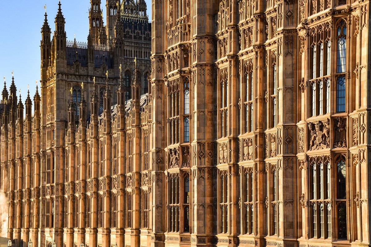 UK zavádí vlastní standardy pro sustainability reporting